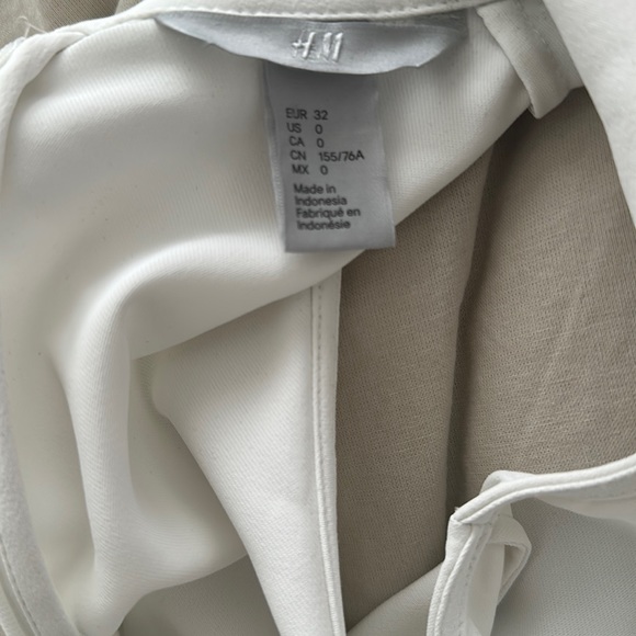 H&M White Sleeveless Blouse (XS) - Picture 3 of 3